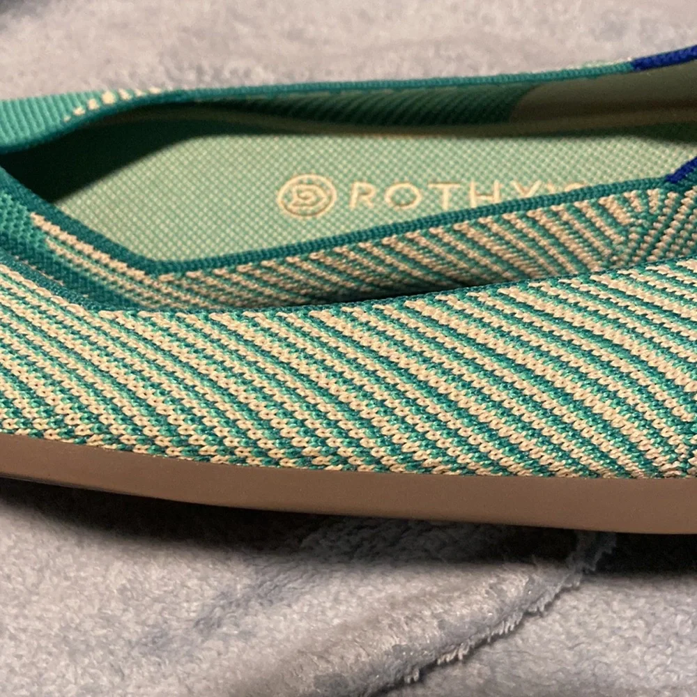 Rothy’s size 8w green and cream used but as you can see in like new condition - Picture 10 of 17